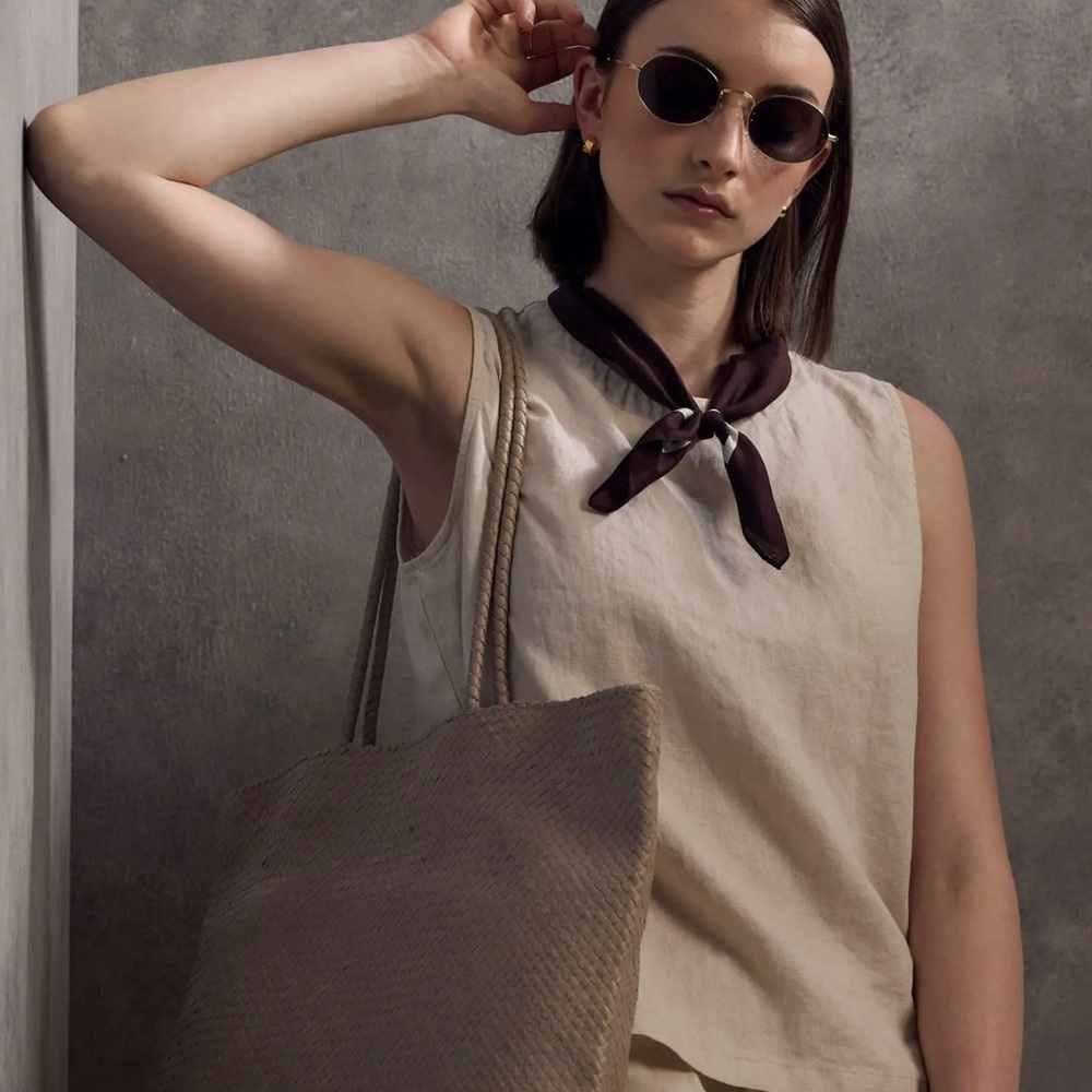 Quince medium linen tank in the color driftwood